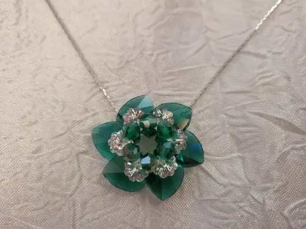 Handgemachte Blumen Halskette aus Glasperlen