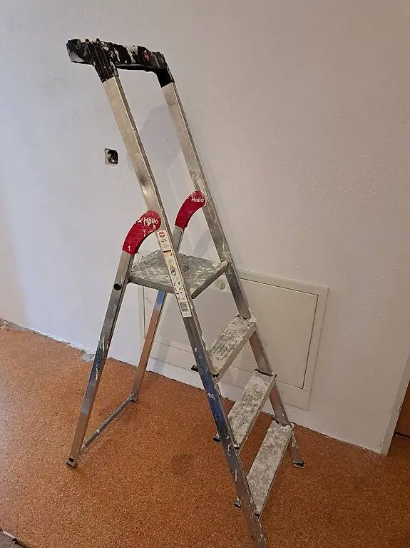 Hailo Stehleiter - 4 Tritt - max. 150kg