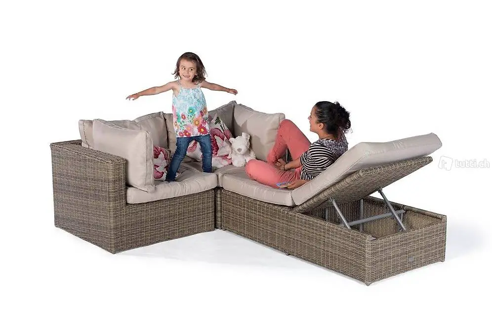  Hochwertige Rattan Lounge mit rundem Rattan