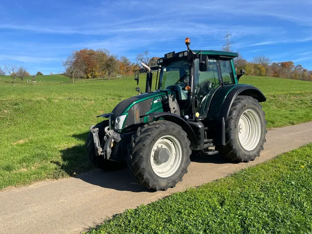 Traktor Valtra N123D