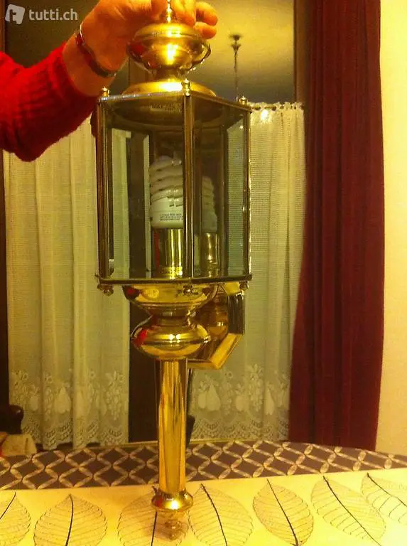 Grande lampe en laiton