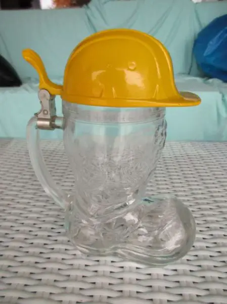 Neuen Bierstiefe/-glas mit Deckel als Metall Baustellenhelm