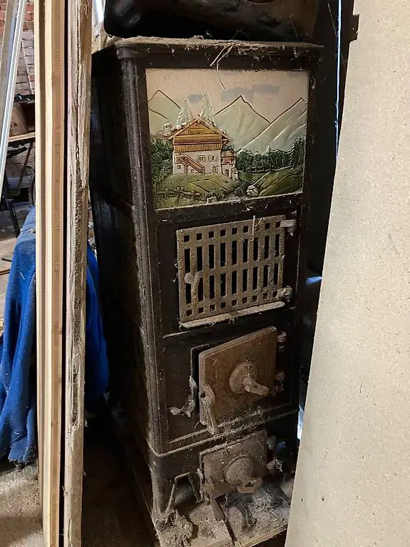 Antiker Kachelofen. Holzofen