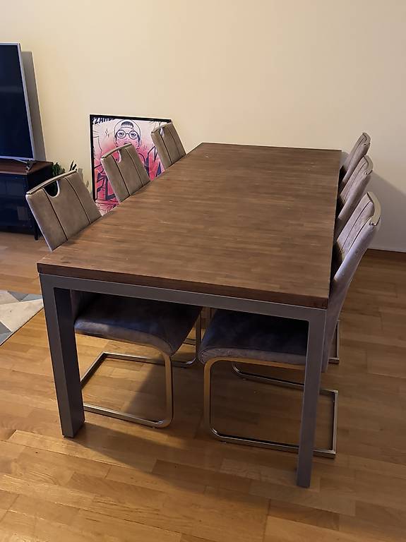 Tisch gratis mit oder ohne Stühle