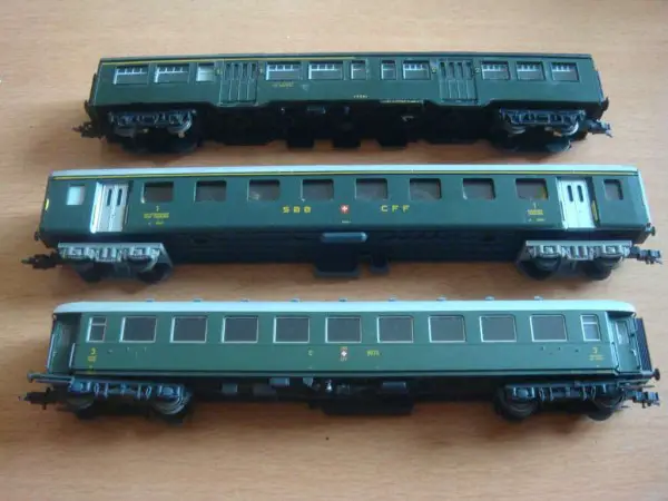 Alte Modelle Personenwagen (3 Stück) Spur HO