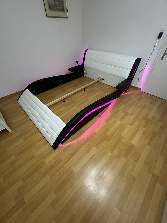 Bett zu verschenken 160x200 LED & USB