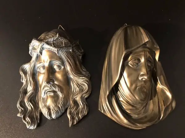 2 alte, religiöse Objekte, Jesus u. Maria