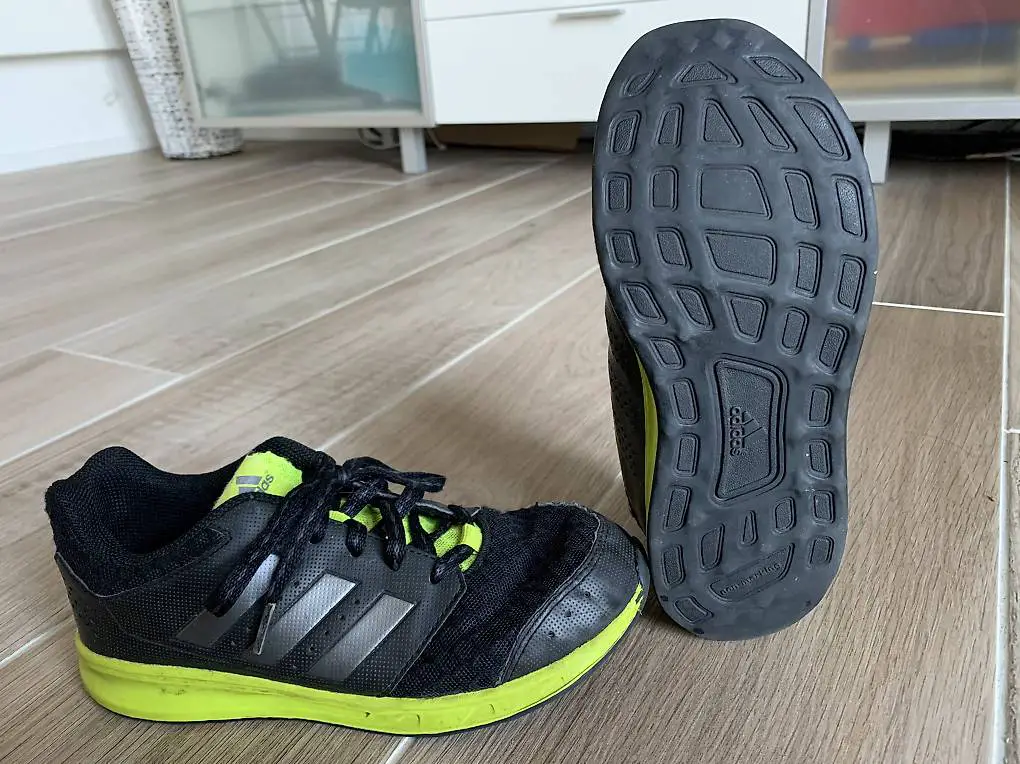 Adidas Turnschuhe Gr. 35 schwarz-gelb