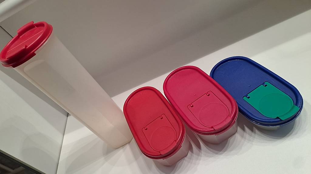Tupperware Vorratsbehälter 4 Stk. rot, blau & pink