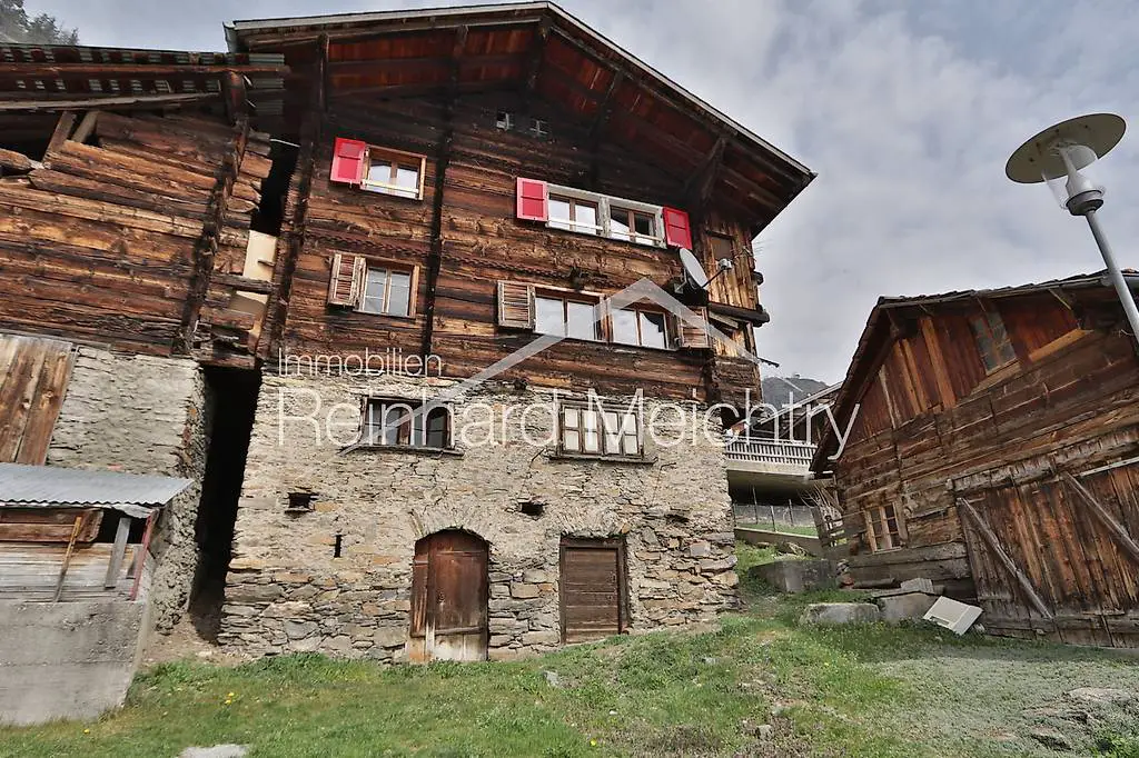 3 Zimmer-Whg in Walliserhaus aus dem 18. Jahrhundert