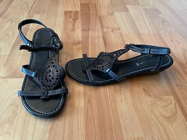 Sandale schwarz, mit kleinem Absatz 3.5 cm, Gr. 39