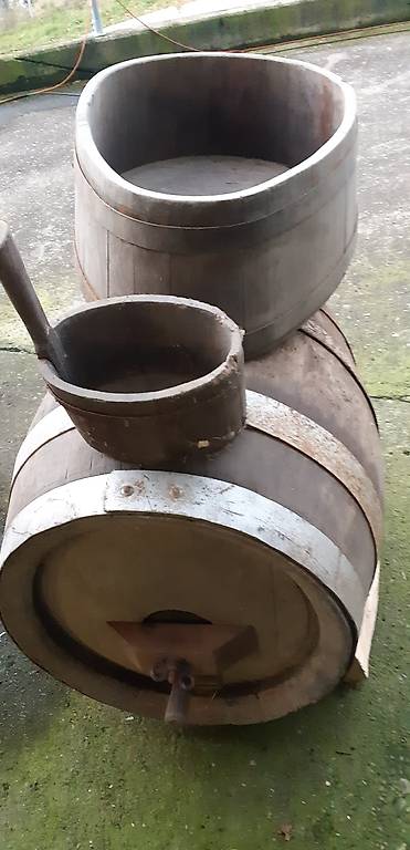 Antikes kleines Holzfass Eichen mit Trichter