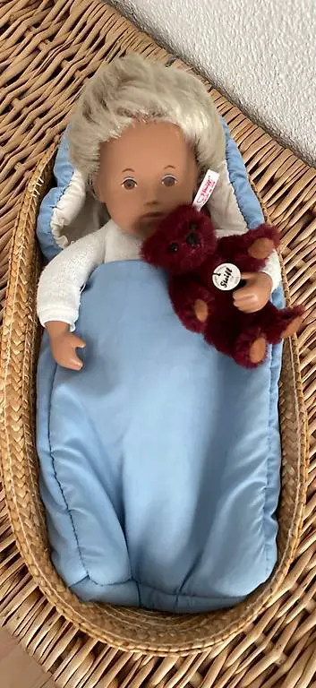 Sasha Baby Puppe mit Steiff Bärchen