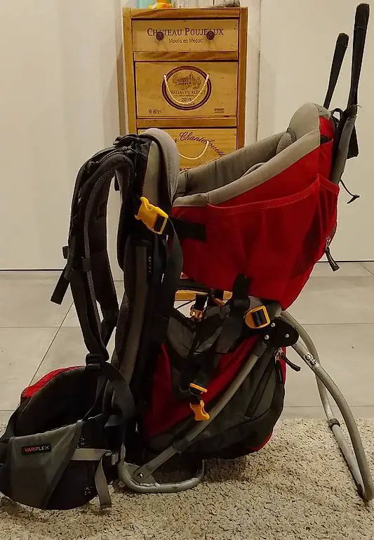 Kindertrage Deuter Kid Comfort II + Sonnen- und Regenschutz