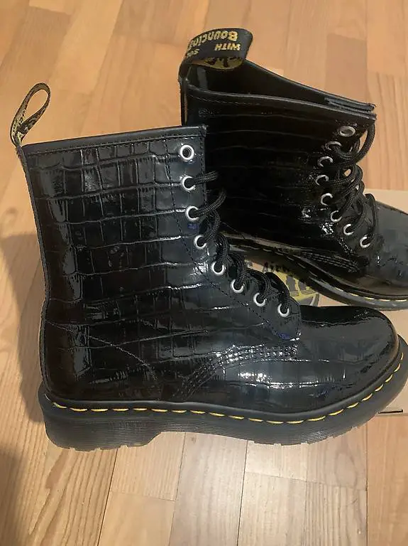 Dr. Martens Schnürstiefel
