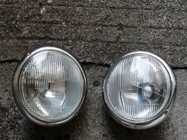 VW Käfer T1 Scheinwerfer mit Loch.