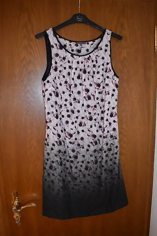 Hübsches Kleid mit Blumenmuster in Gr. 34 von Street One