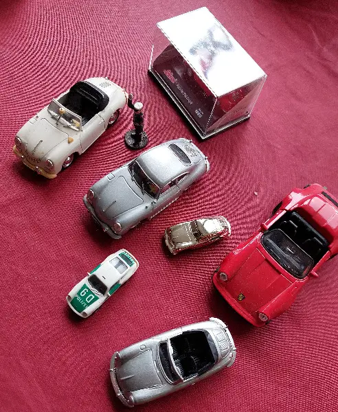 7 Porsche Modellautos