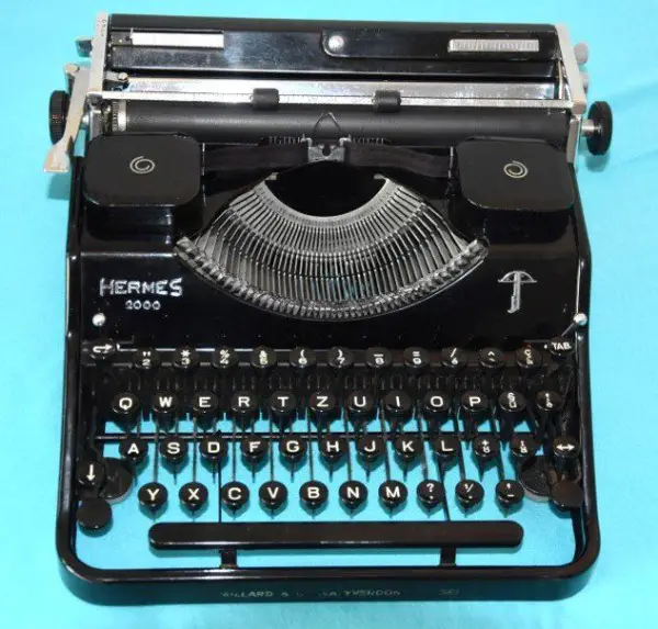 Schreibmaschine HERMES 2000