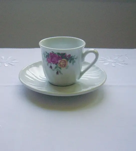 Mokka-Tasse "Rose" aus Porzellan