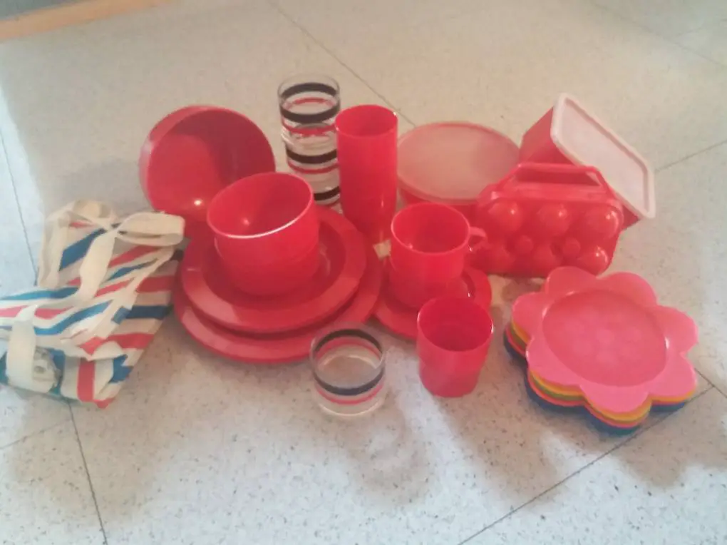 Geschirr aus Plastik