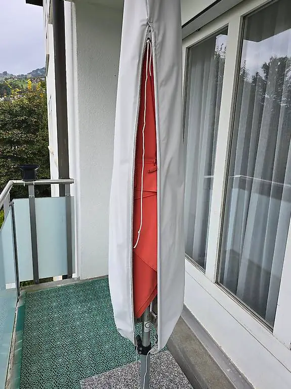 Sonnenschirm Glatz mit schwäre Granitfuss