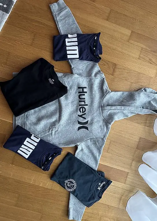 Markenkleider Paket Grösse 134/140 & 140 Jungs