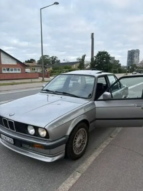 bmw e30 320i