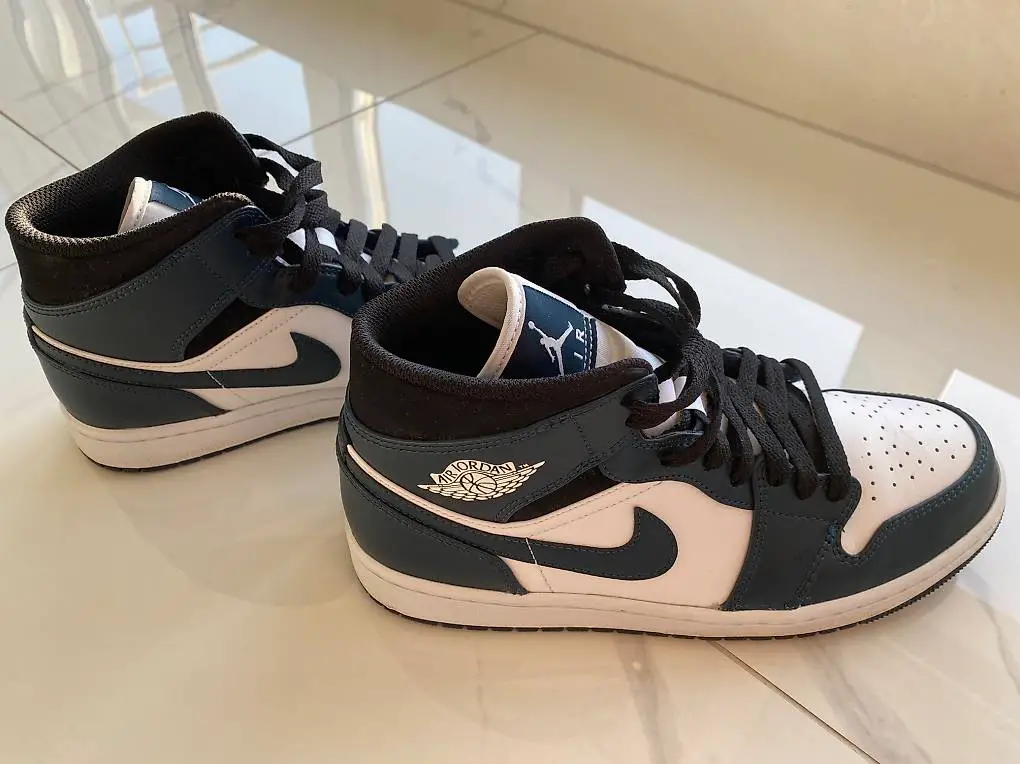 Jordan 1 Mid