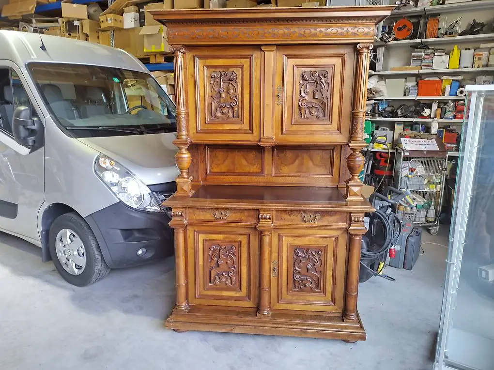 Antike tolle Buffet echte Handwerkskunst mit schöner Schnitz