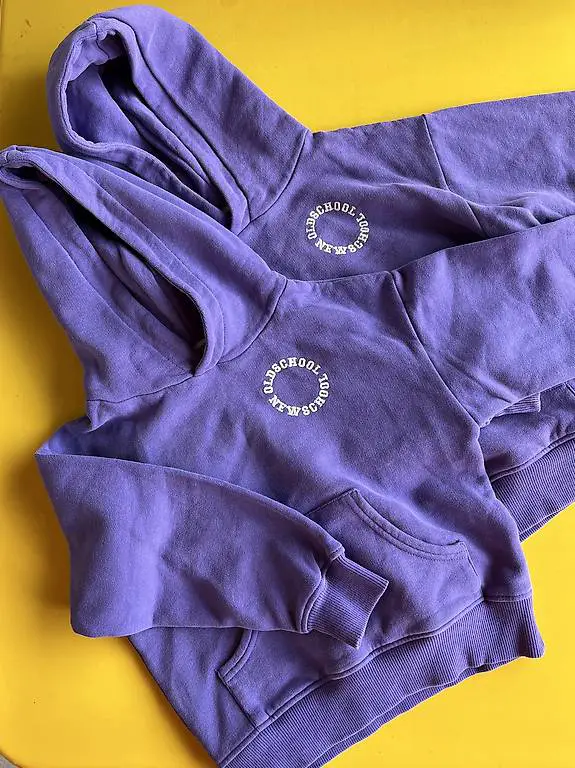 Kapuzenpullover 6 und 8 J.