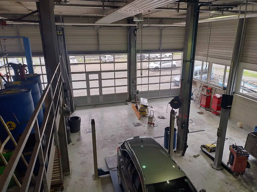 Gewerberaum / Autogarage mit Showroom
