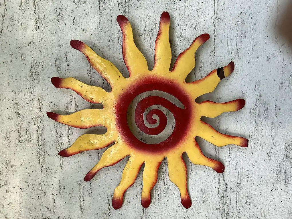 Sonne und Gecko für Hauswand - Metallwandkunst