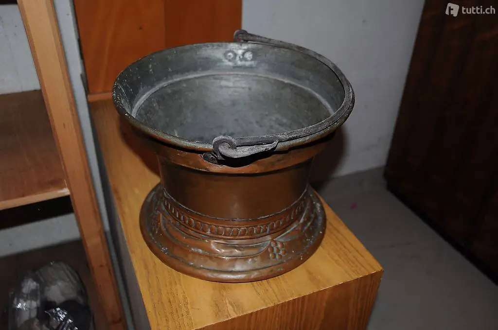 Kupferkessel alt verziert