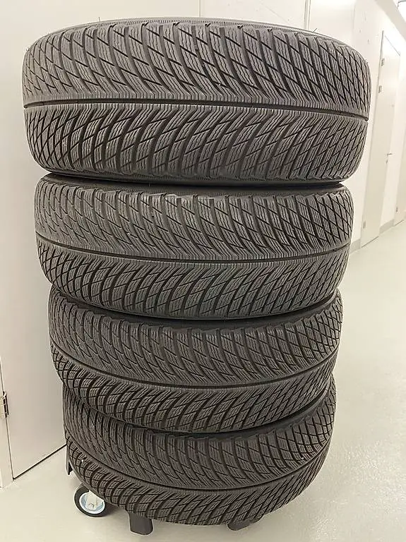Winterreifen Michelin 235 50 20