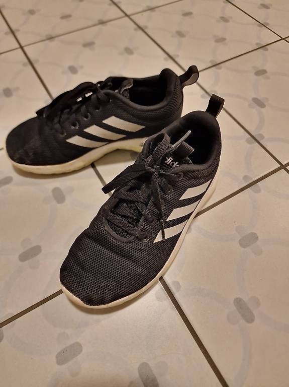 Adidas Turnschuhe Gr. 31
