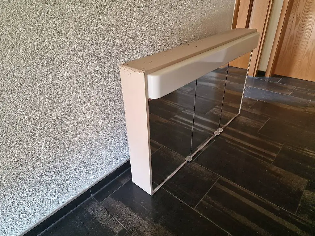 Spiegelschrank