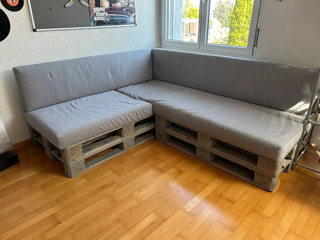 Palettensofa, umwandelbar zum Schlafen