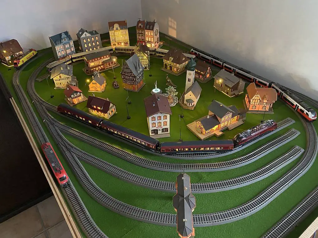 Digitale Modell-Bahnanlage von Roco mit Router - Funkmaus .