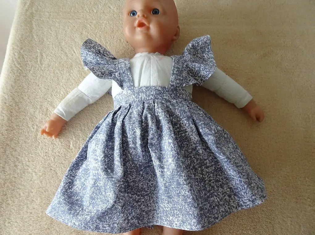 Puppenkleid TRÄGERSCHÜRZE, für 35-40cm-Puppe. OHNE Puppe