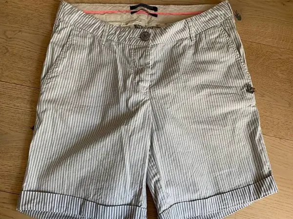 NEU Madison Scotch kurze Hose blau/weiss