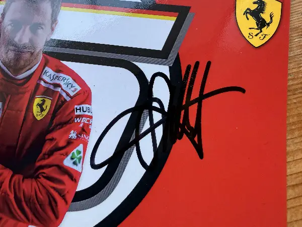 Original Sebastian Vettel Ferrari Autogramm Set