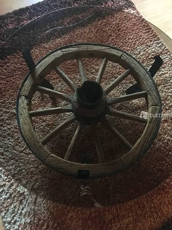 Wagenrad - Salontisch mit Glasplatte