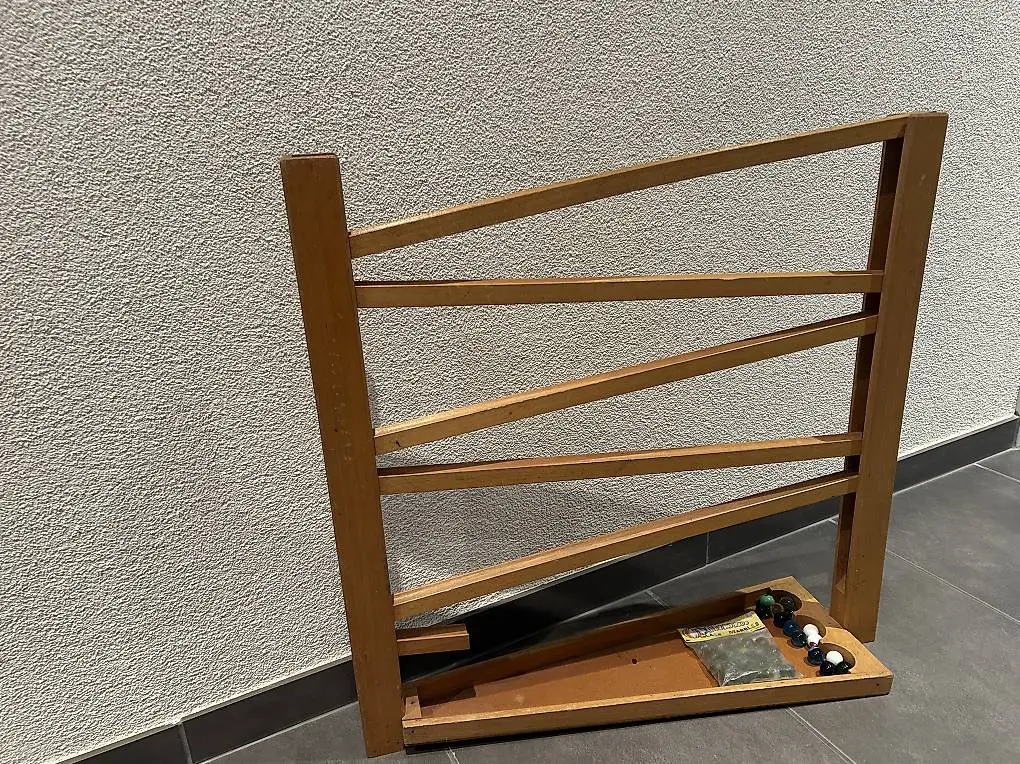 Kugelbahn aus Holz