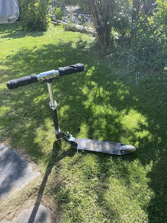 Micro Trotti schwarz