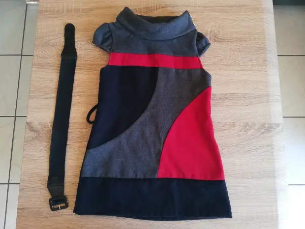 Kinder Kleid mit Gürtel