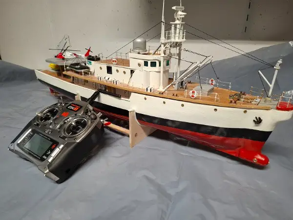 RC-Modellschiff Holzbauweise