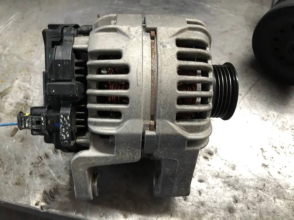 Opel Corsa C 14 Alternator