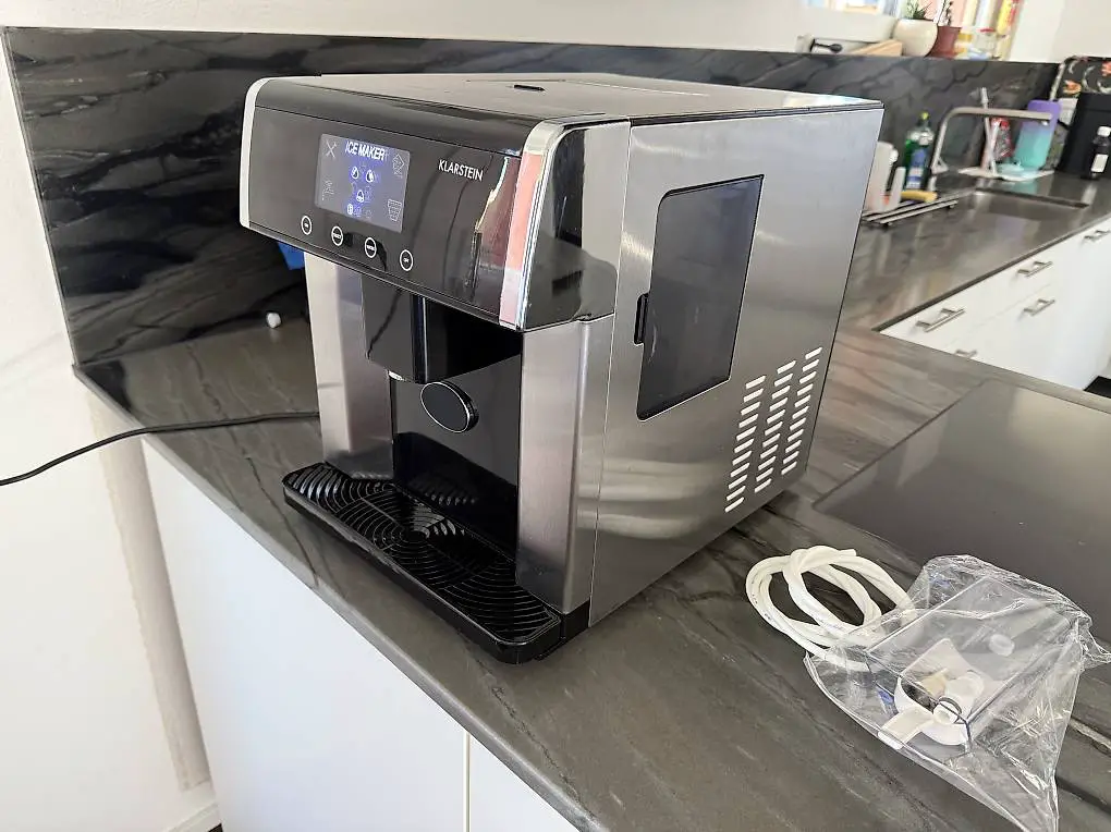 Eiswürfelmaschine