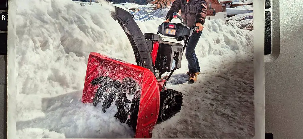 Schneefräse mit Raupenantrieb